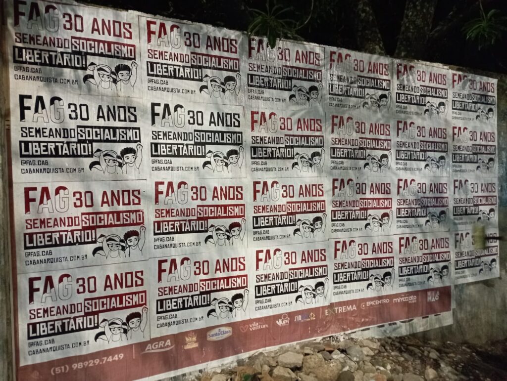 Colagem de cartazes da FAG em memória aos 30 anos